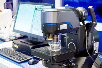 Digital industrial microscope and monitor