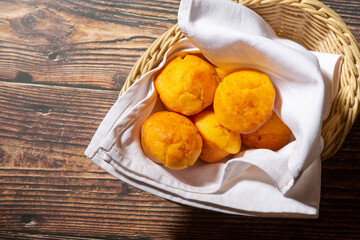 Cornbread proja served on a wooden table