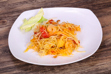 Thai salad with papaya and prawn