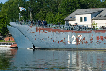 Big landing ship Minsk prepares for repair
