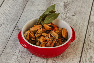 Pickled mussels in the bowl