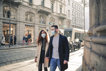 Two lovers in the city