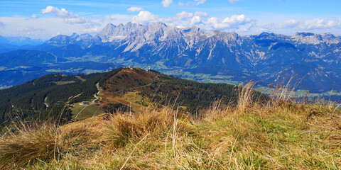 Blick vom Krahbergzinken auf das Dachsteingebirge
