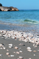 Fototapeta na wymiar Meer Wasser Sardinien Steine Kies Sand Strand 