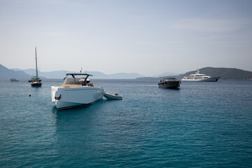 Fototapeta na wymiar boats in the sea in Greece