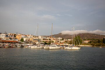 Fototapeta na wymiar boats in the port in Greece