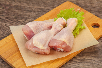 Raw chicken drumsticks for cooking