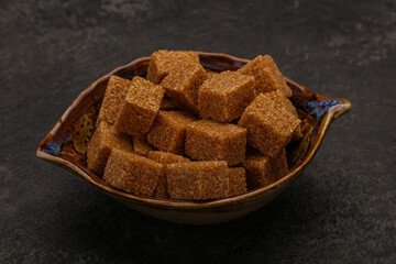 Cane sugar cubs in the bowl