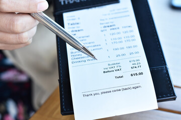 Food receipt bill with 7% VAT.