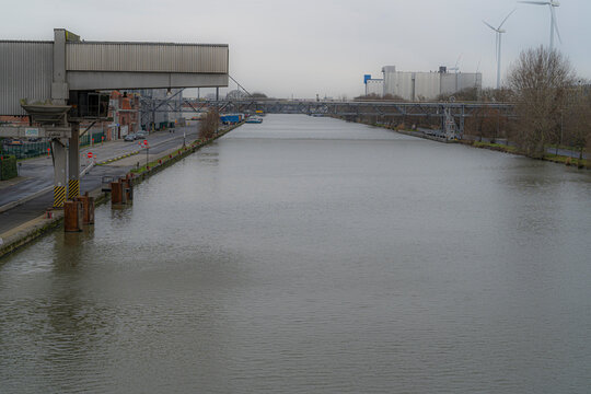 Different views from the canal roeselare-leie arround izegem , from nature, till architecture combined with boat
