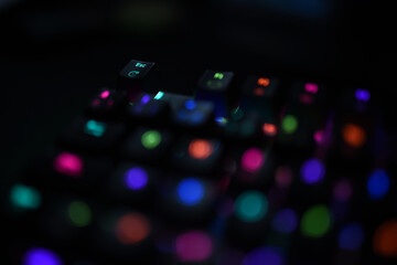 Teclado gaming con luces de colores led