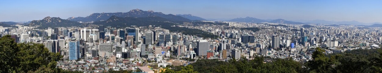 Fototapeta na wymiar The panorama of Seoul from Namsan Mountain.