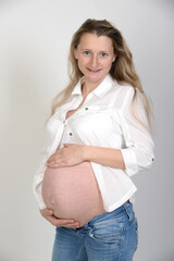 frau mit babybauch schwanger werdende mutter