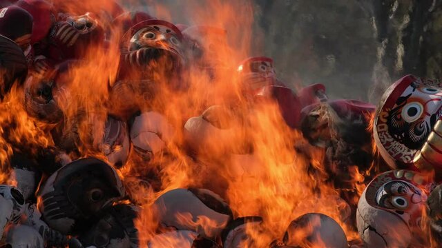 だるまのお焚き上げ　祈願成就