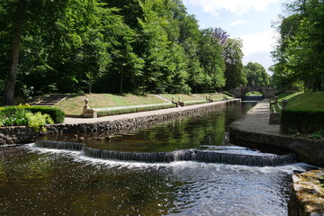 Fototapeta na wymiar Ludwigsluster Kanal im Schlosspark Ludwigslustd