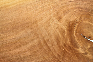 Altes Holzbrett mit schöner Holztextur, Holz Maserung von einem Kischbaum als Hintergrund. 