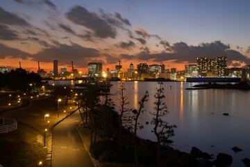 Fototapeta premium お台場夕景 お台場海浜公園 夕焼け 日没直後