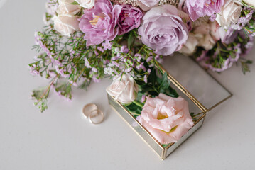 wedding bouquet of roses and rings 