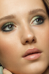 Naklejka premium Close-up beauty photo of a beautiful girl with clean skin and expressive eyes