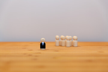 Wooden figures of boss and work team 