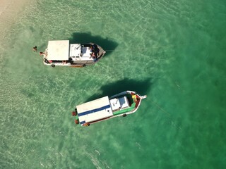 barcos praia arraial do cabo