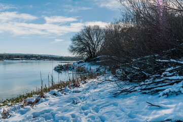 Los Arroyos Reservoir, El Escorial, Madrid. View of this frozen and snowy reservoir after the storm Filomena.