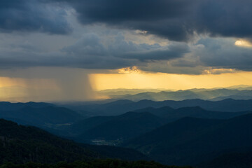 Obraz premium Rain over the Smoky Mountains