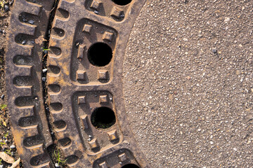 Wand und Bürgersteig mit Farben