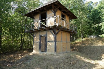 Rekonstruierter römischer Limes-Wachtturm in Butzbach / Wetterau