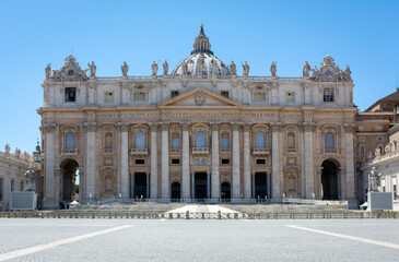 Fototapeta na wymiar A front View of St. Peter's Basilica