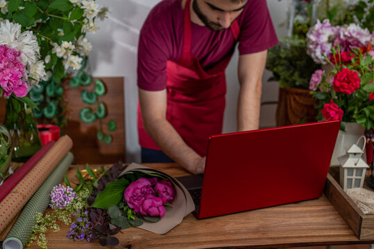 Crop view saller of flowers. Floristic business. Arrangement of bouquets.