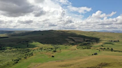 Obraz premium survol du Puy de Sancy en Auvergne, parc naturel régional des volcans d'Auvergne