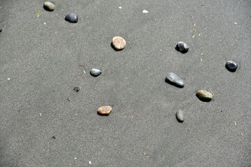 Fototapeta na wymiar STONES ARRANGED ON THE BEACH