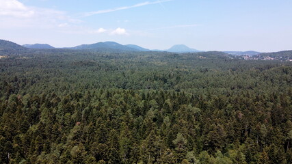 Lac d'Aydat vue du ciel, parc naturel régional des volcans d'Auvergne