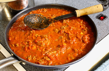 Spaghetti Sauce With Hamburger and Pepperoni