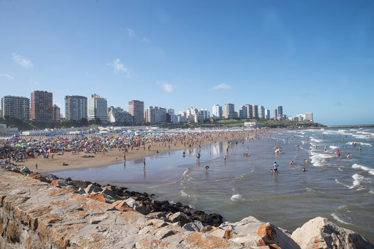 mar del plata beaches in summer         