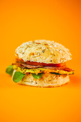 Burger on a neutral yellow background to put on instagram stories.