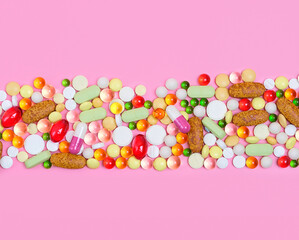 Fototapeta na wymiar many different pills and tablets on pink background. Drugs, treatment medication concept. Pharmaceutical medicament, health care, treatment of diseases. copy space. flat lay