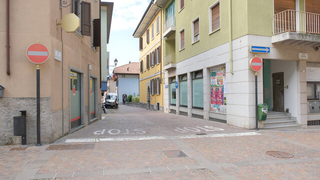 Il centro storico del borgo di Storo in provincia di Trento, Trentino Alto Adige, Italia.