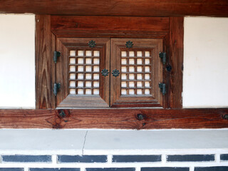 The wood windows of old Korean architecture