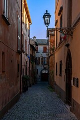 Gasse in der Altstadt von Orvieto in Umbrien in Italien 