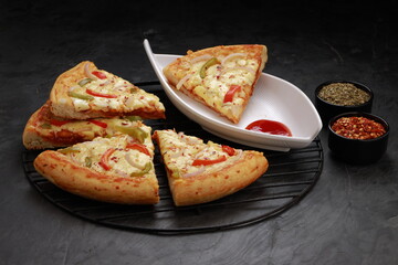 Pizza_3 layered cheese pizza