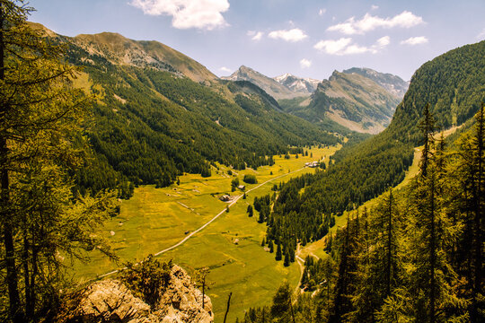Vue entres les montagnes