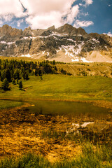 Petit lac en montagne