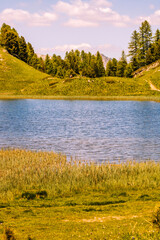 Petit lac en montagne