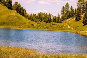 Petit lac en montagne
