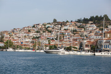 Fototapeta na wymiar view of the port Poros