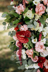 elegant wedding decorations made of natural flowers
