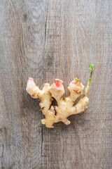 葉っぱのついた新生姜