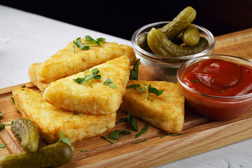 Potato hash brown with cucumbers and tomato sause